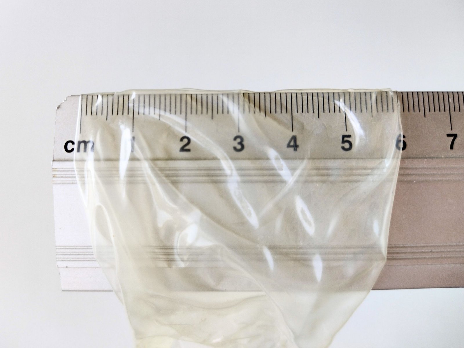 Largeur nominale d'un préservatif mesurée à la règle